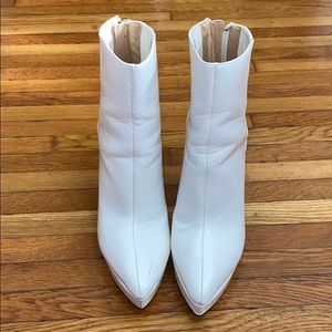 PUBLIC DESIRE WHITE CROC HEELED ANKLE BOOTS size 5